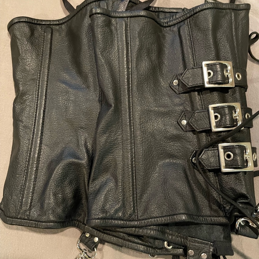 Corset. Good condition. Leather